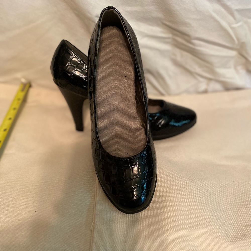 Avon black heels size 8  New